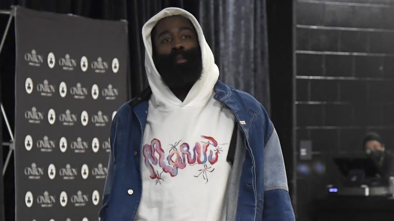 James Harden empieza temporada con el pie izquierdo con los 76ers